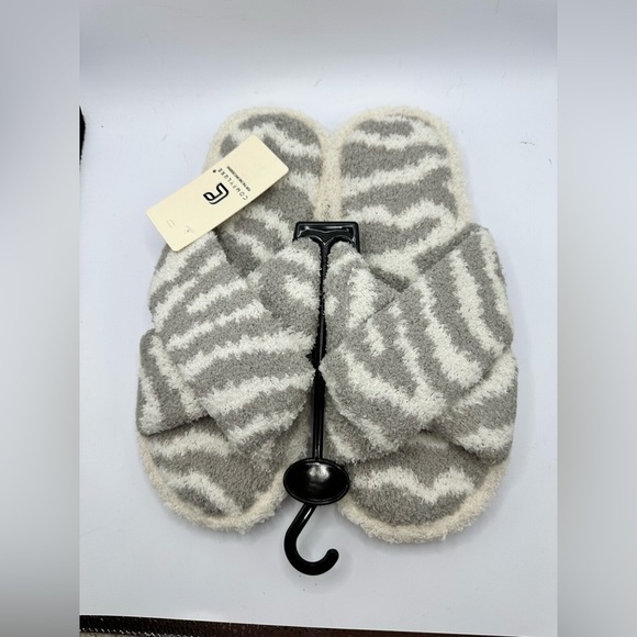 Shoes - Gray Zebra Print Criss-cross Slippers